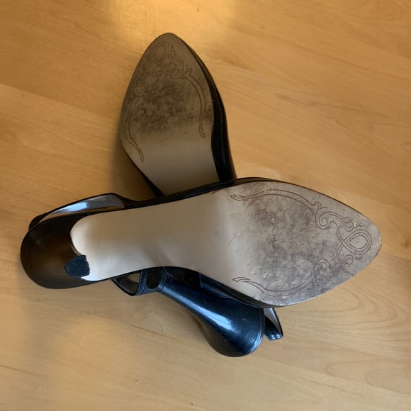 TAHARI black sz 9 sling back heels - Picture 3 of 5